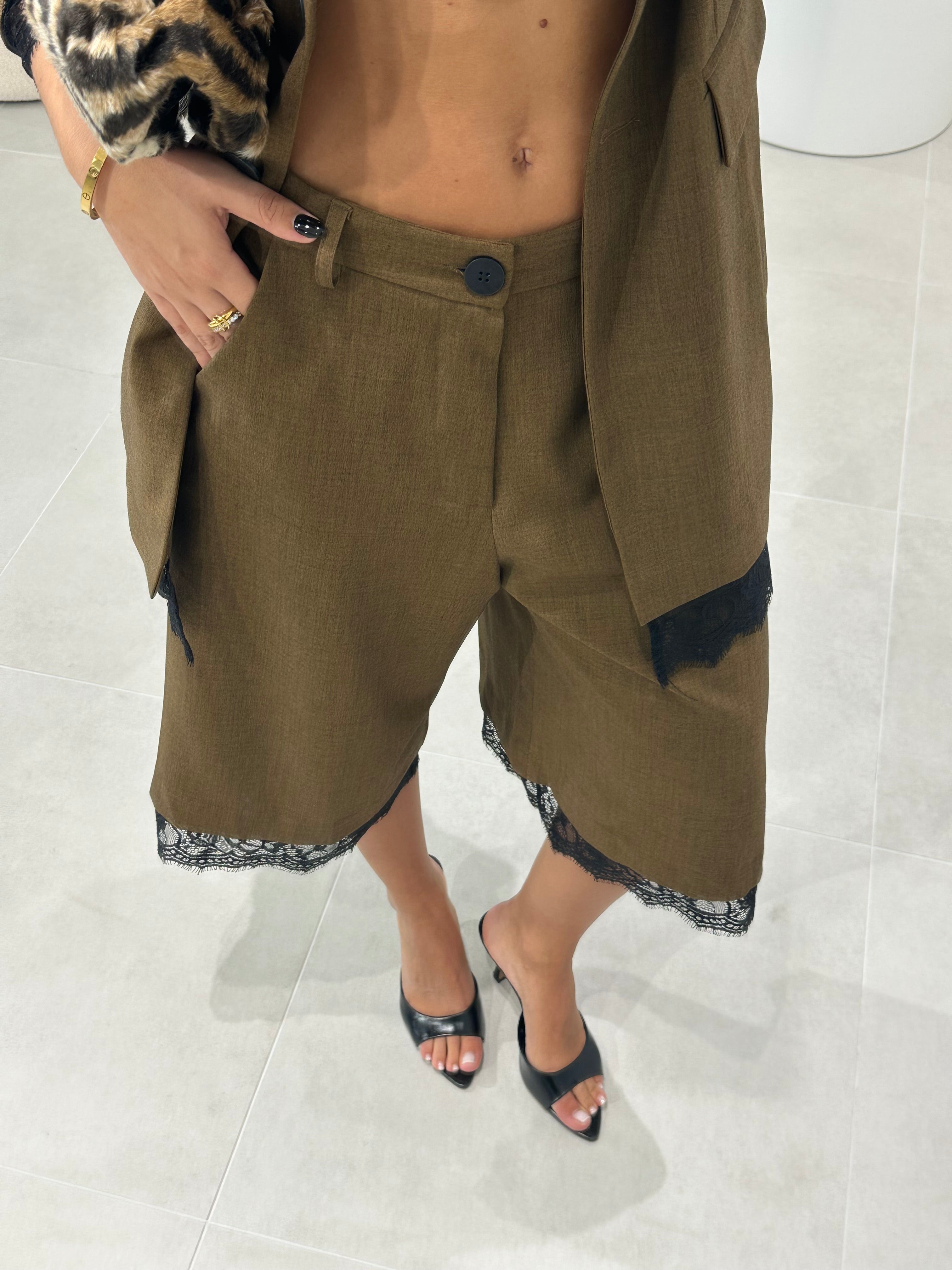 Bermuda Lumina Lace Details Brown