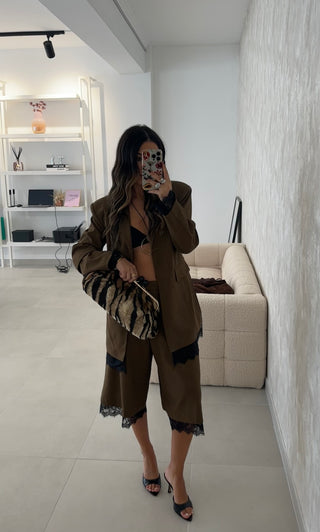 Bermuda Lumina Lace Details Brown