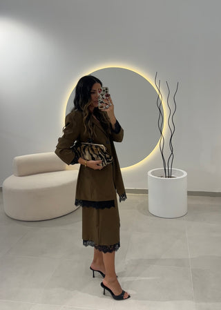 Bermuda Lumina Lace Details Brown