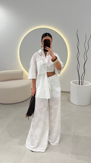 Calça Pantalona Bordado Inglês