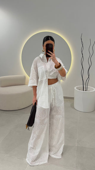 Calça Pantalona Bordado Inglês